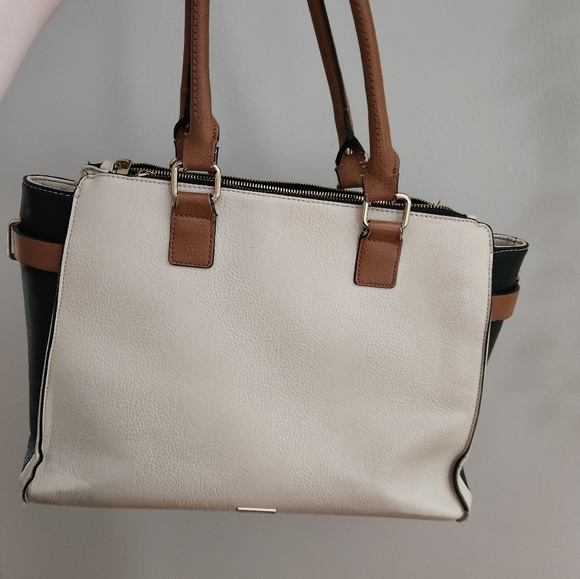 ALDO cross body hand bag. SEE 2ND PICTURE. - Picture 4 of 8